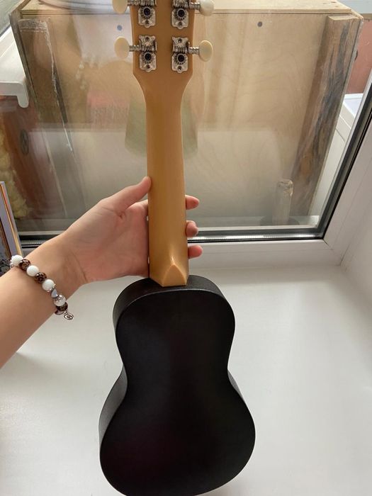 Продаю укулеле!!!