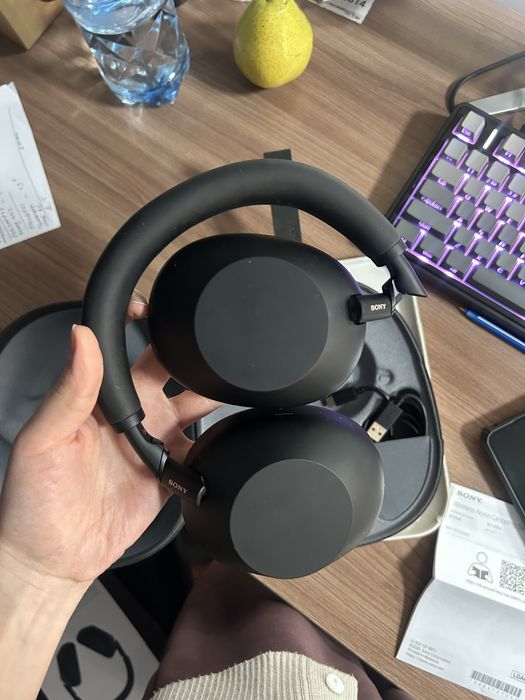 Наушник Sony XM6 черный