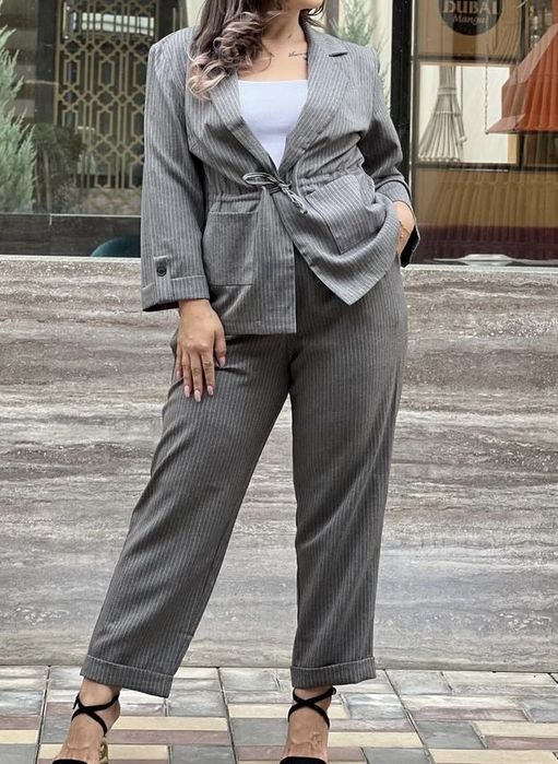 Продам Костюм брючный