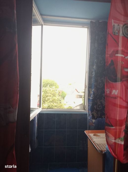 Apartament decomandat cu 2 camere și balcon închis
