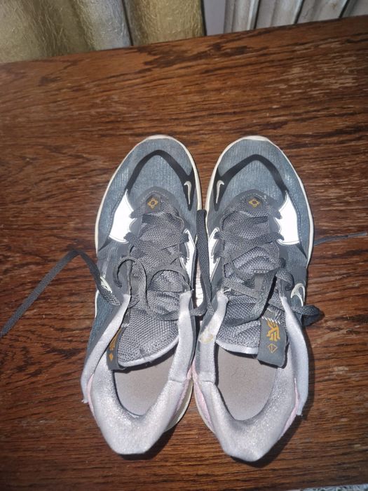 Vand Sabrina 1 si Kyrie 5 low