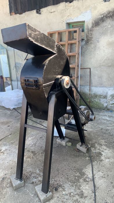 Vand moara cu ciocanele