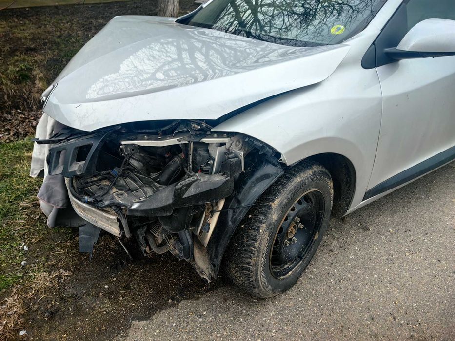 Megane 3 1.5 dci 110 cp 2011 avariat