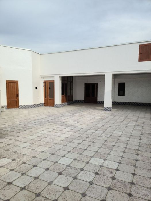 Участка сотилади  янги замонавий 400 кв автовокзал  оркасида.