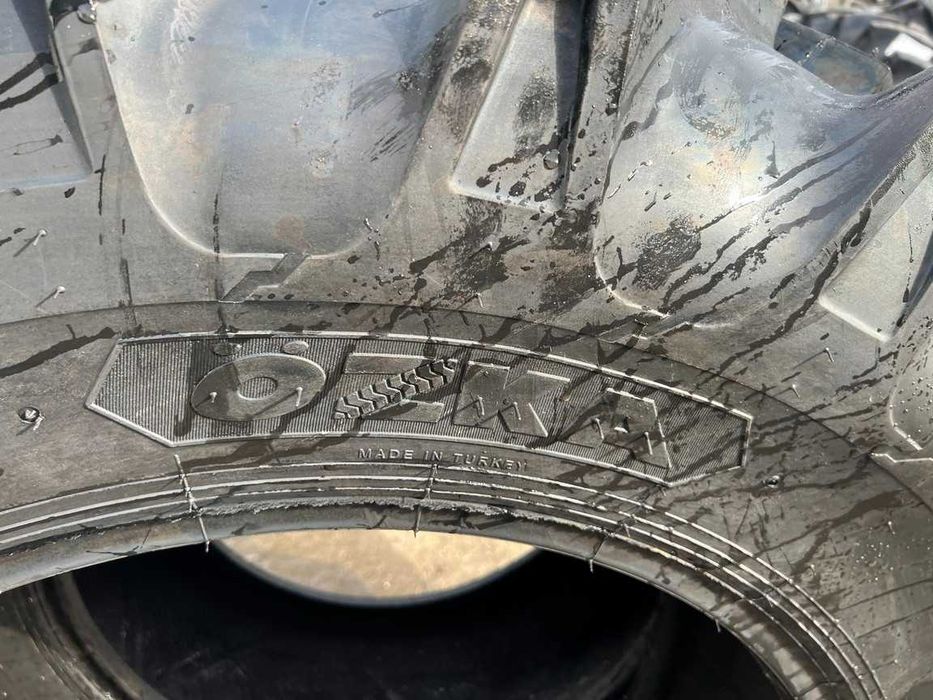 Marca OZKA pentru tractor spate 16.9-30 noi cu 10 pliuri