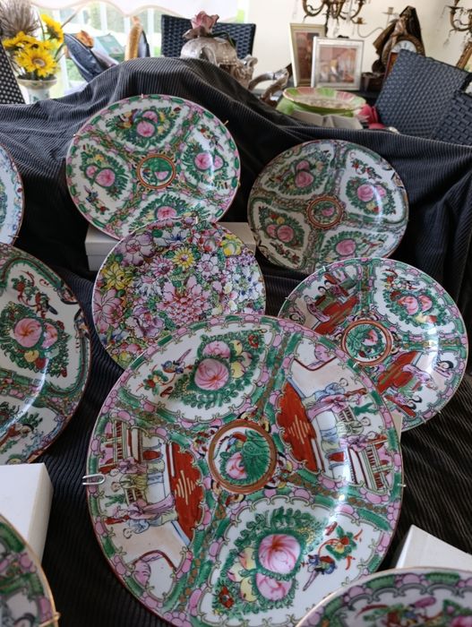 Колекция от 11 декоративни китайски порцеланови чинии – Rose Medallion China ръчно рисувани