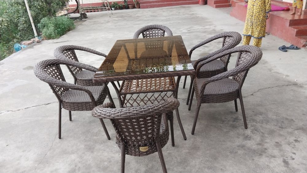 Ratan to'qima stol stullari optim va dona