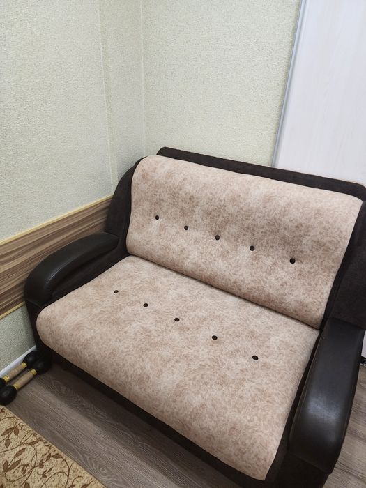 Продам диван в идеальном состоянии.Размер спального места 120 на 200