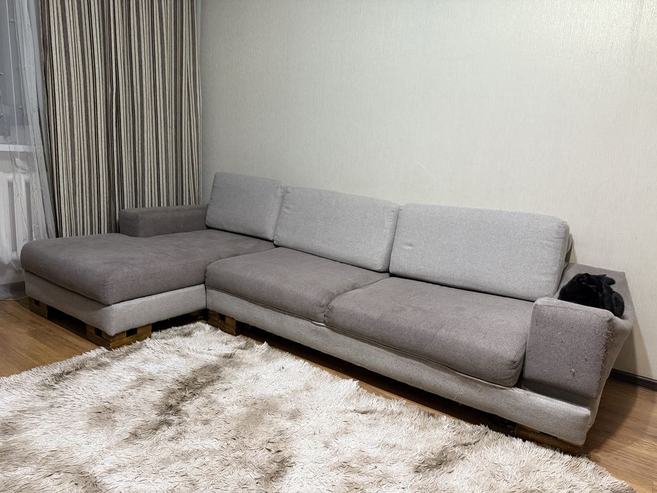 Отдам диван в дар.