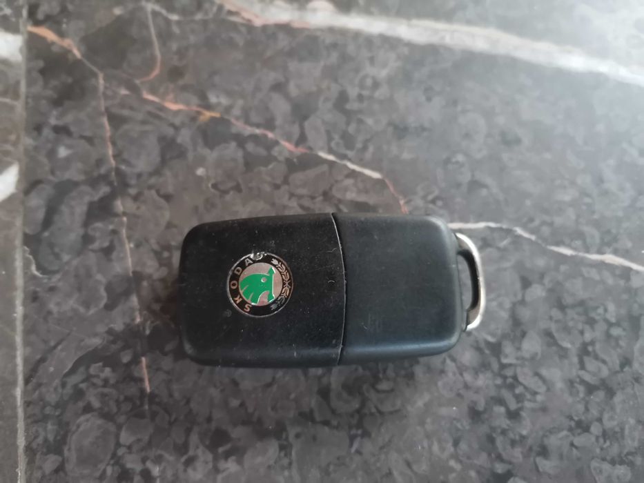 Cheie auto cu 3 butoane Skoda