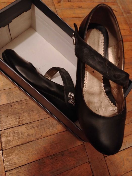 Обувь женская, туфли