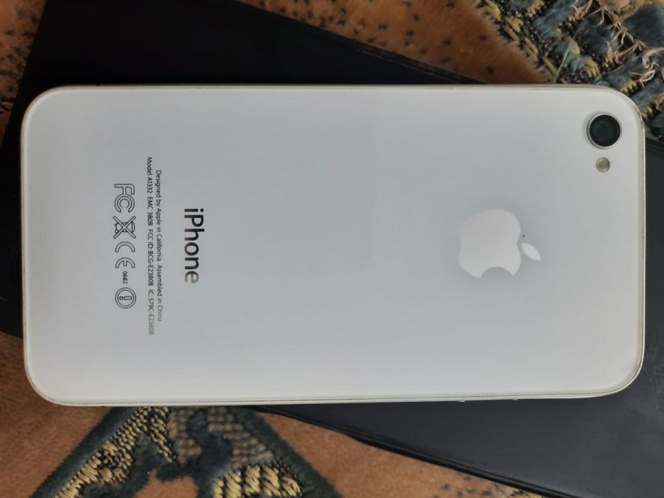 Продам iPhone 4s