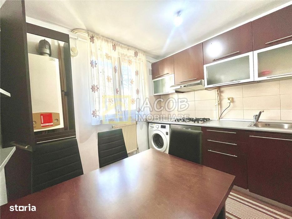 Apartament 3 camere decomandate, strada Martir Horia, Bacau