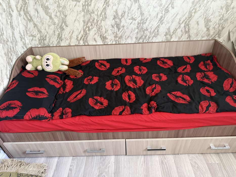 Продам угловой шкаф цена 30000