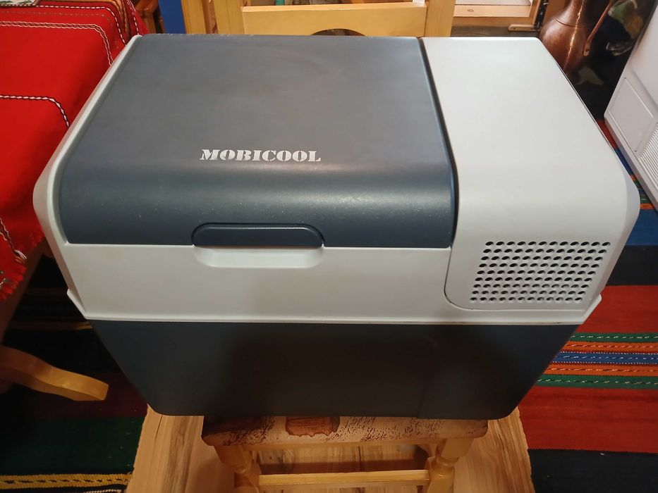 Хладилник с компресор за кола Mobicool 38l