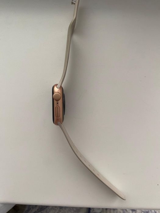 Продается Apple watch Se