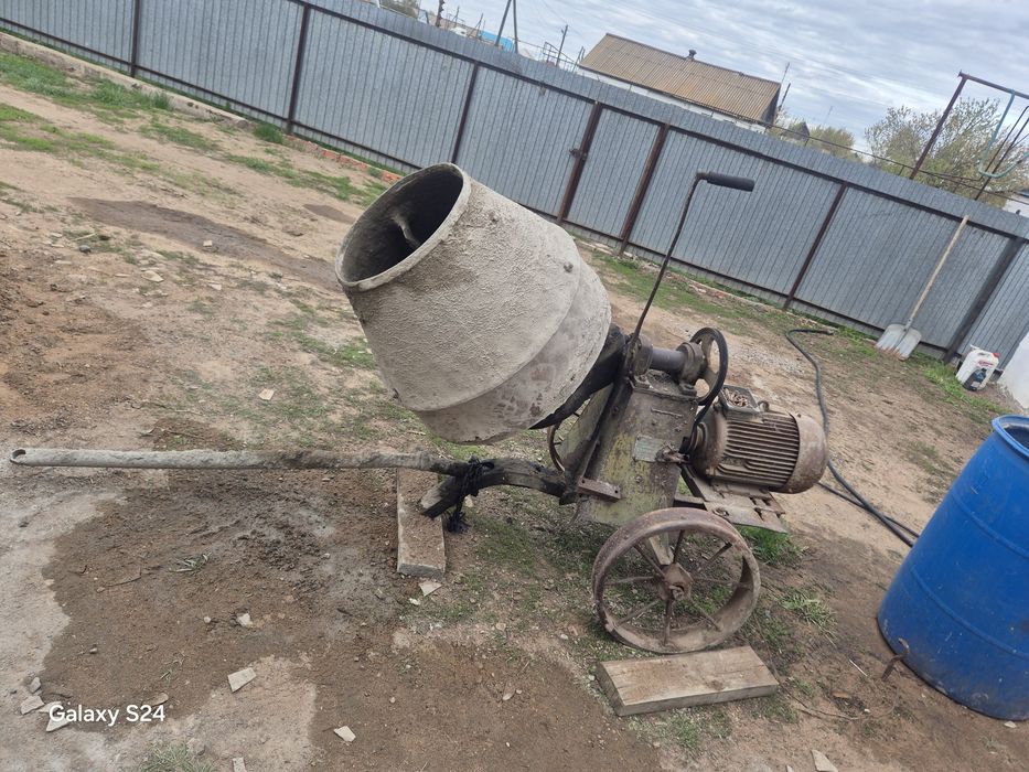 Продам бетон мешалку ссср