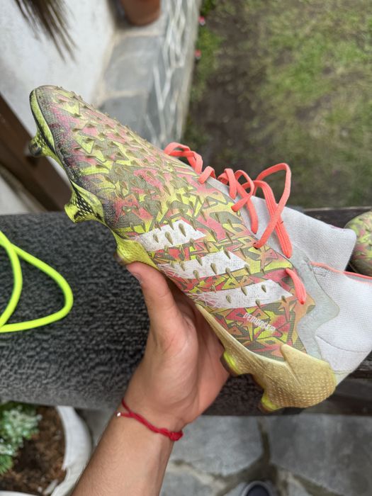 Бутонки Adidas Predator.