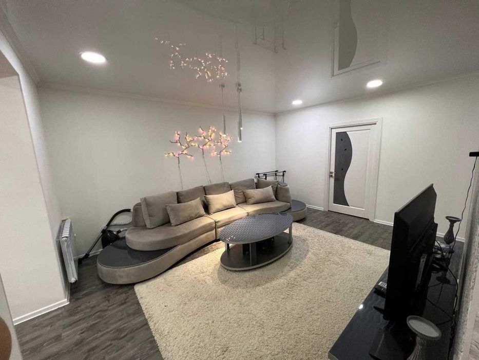 R9! Сдаётся квартира 2/2/4 на МИРЗО УЛУГБЕКСКОМ ор-р Салом чайхана!