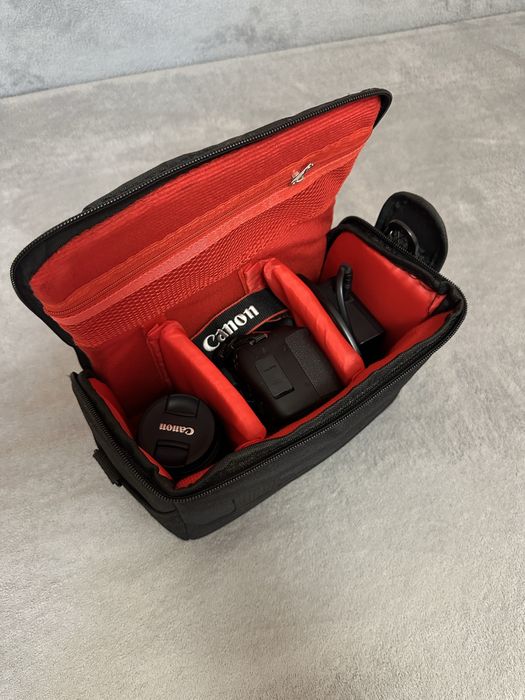 Фотоапарат Canon EOS 700D с обектив EFS 18-55mm, подарък статив