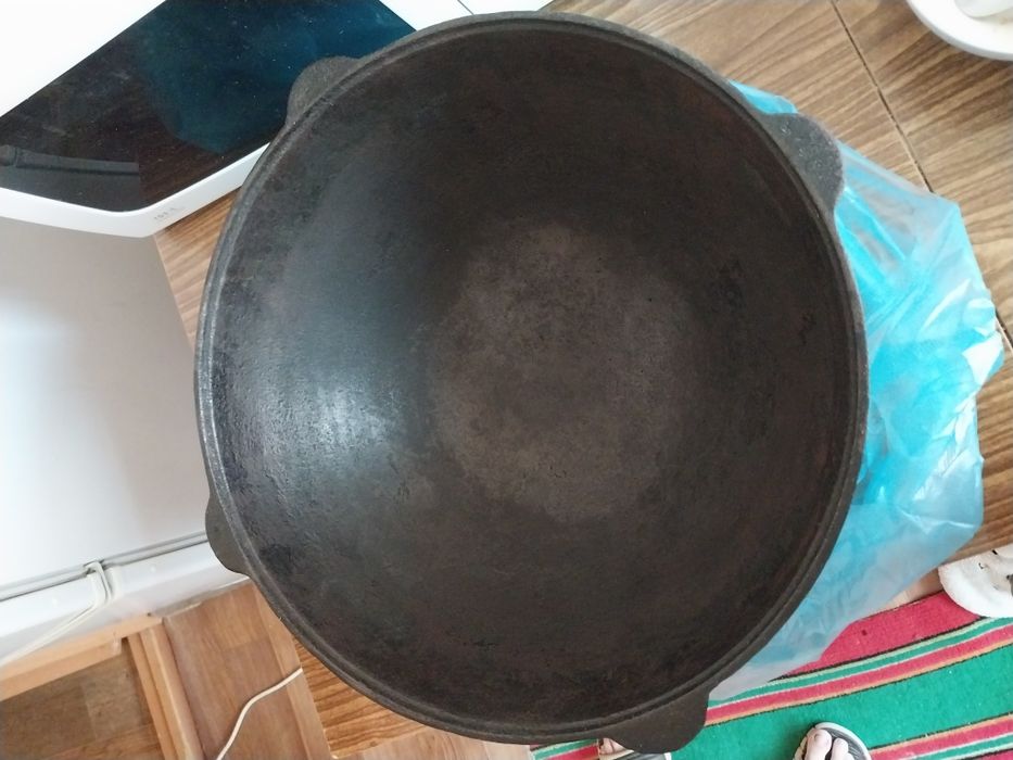 Продам казан чугунный