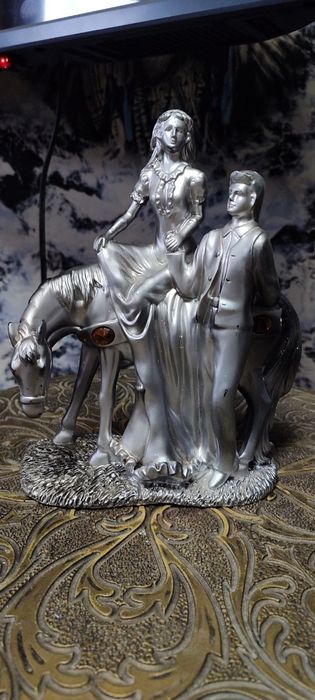 Статуэтка молодожены продам