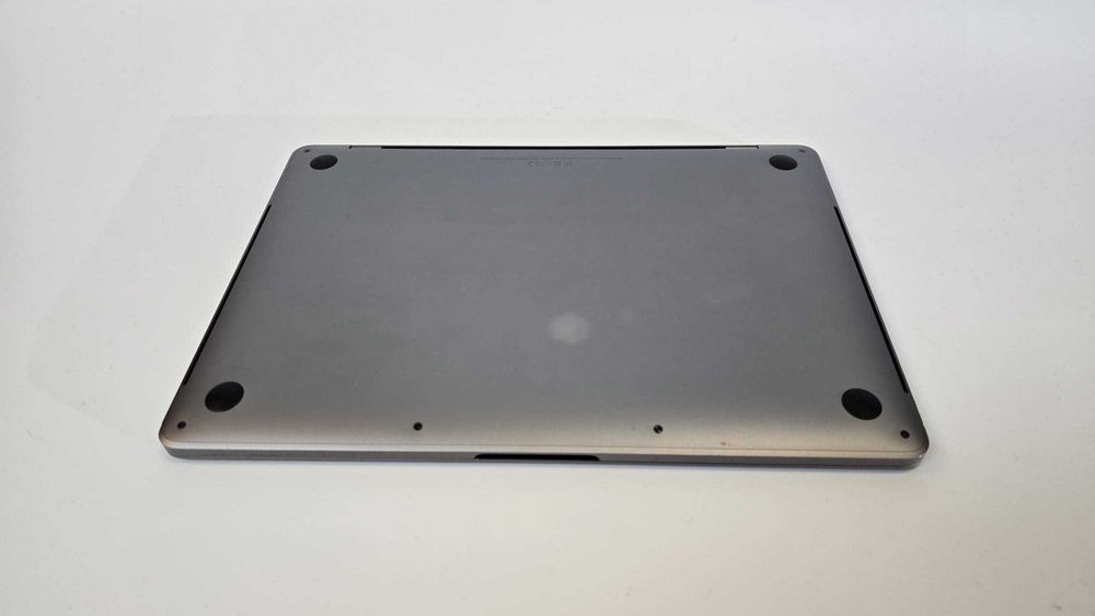 MacBook Pro 13” A1989 | i7 | 16 GB RAM | SSD 1 TB | Baterie 108 cicluri | Stare excelentă