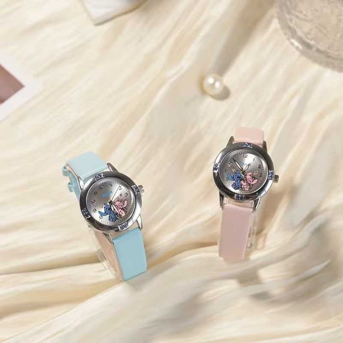 Кварцов часовник Стич с каишка от изкуствена кожа