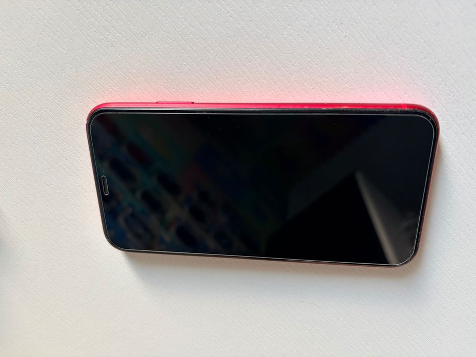 Iphone 11 червен
