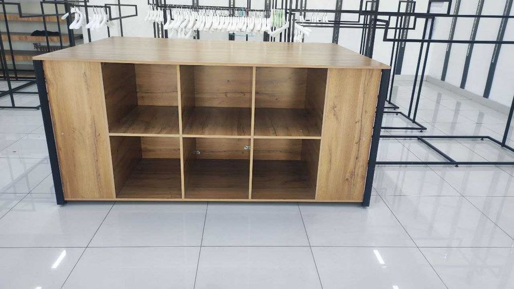 Stelaj kiyim do'koni uchun