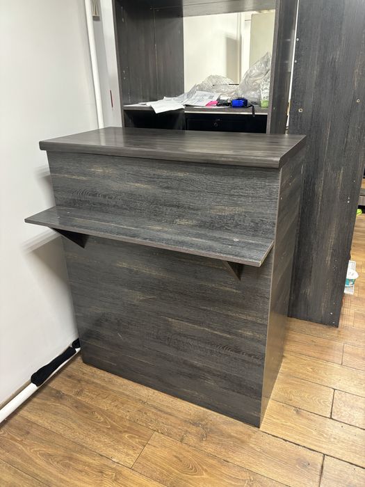 Шкаф әйнек есігімен