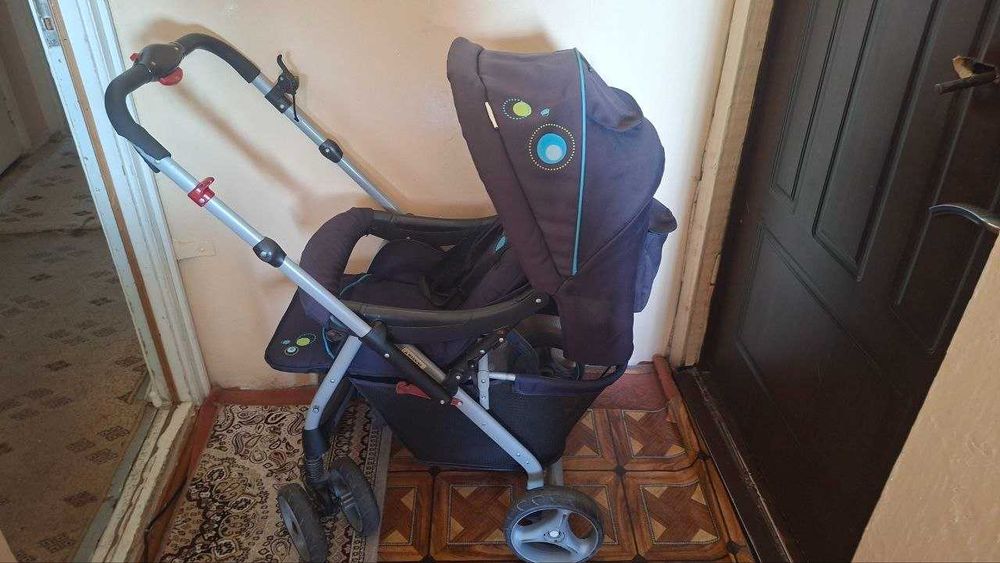 Срочно продаётся детская коляска в хорошим состояние.