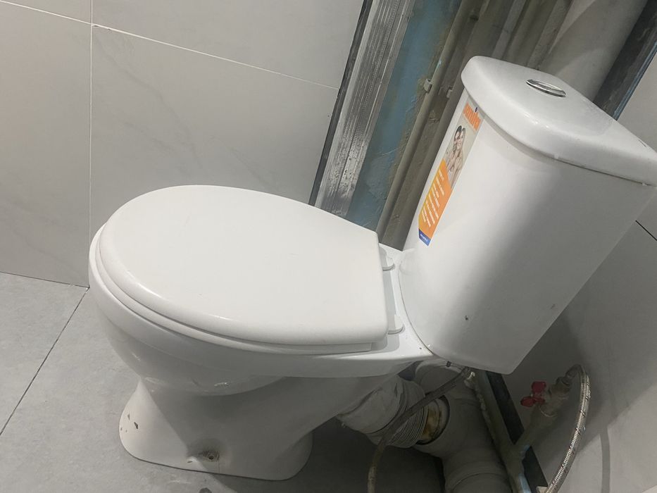 Унитаз б/у продам целый и чистый
