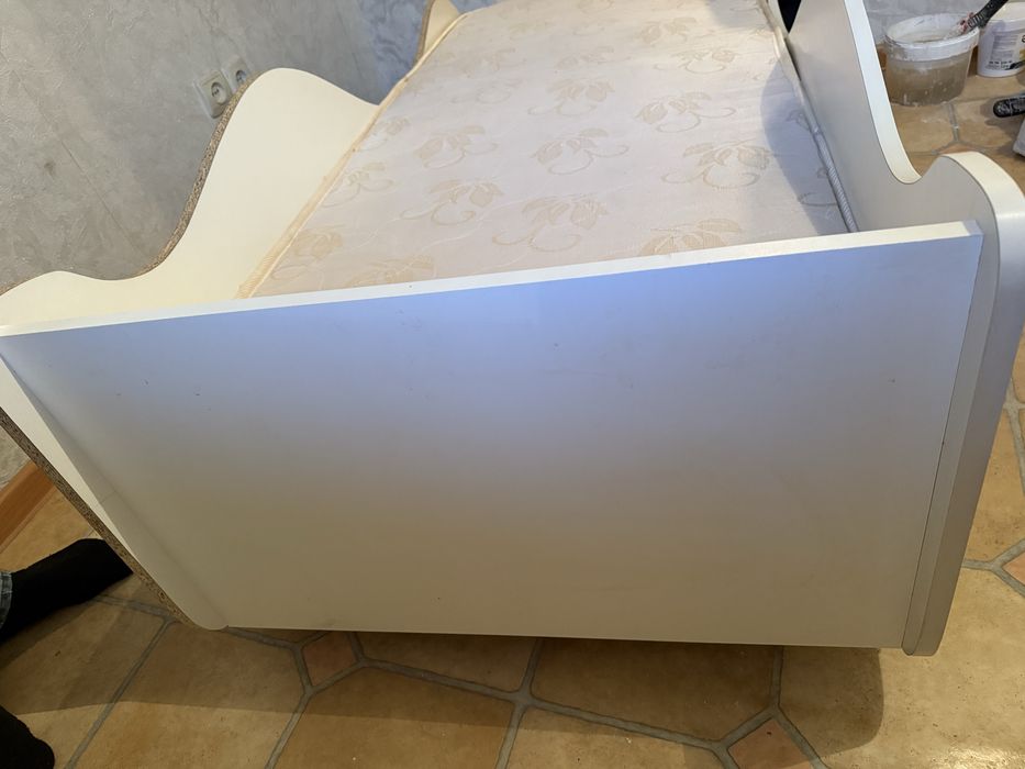 Кровать детская машинка