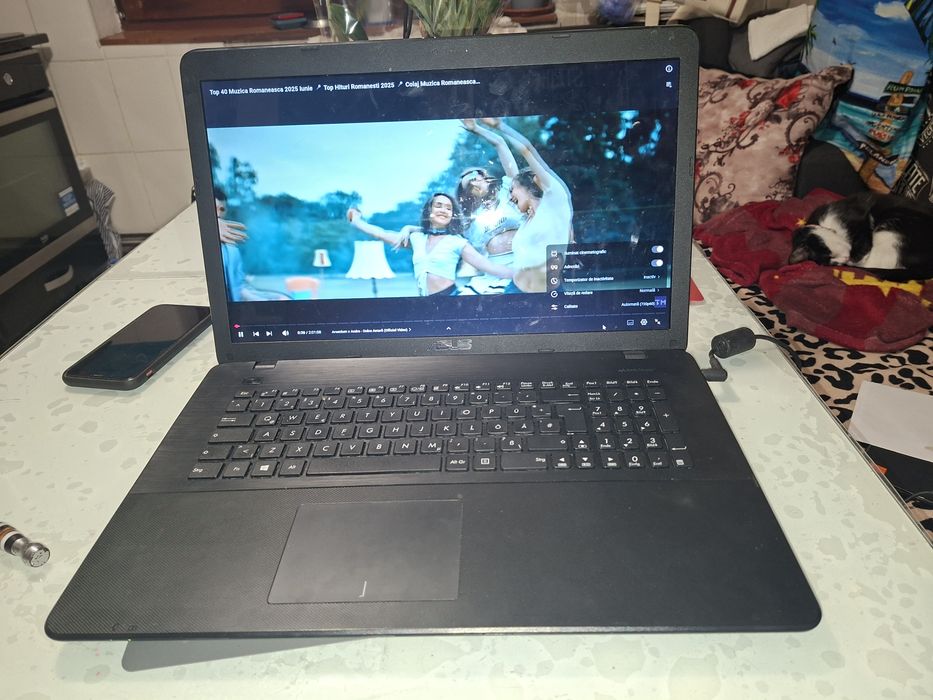 Asus X751, display mare 17", Intel Quad Core, 8 gb ram, 750 gb HDD, baterie ok