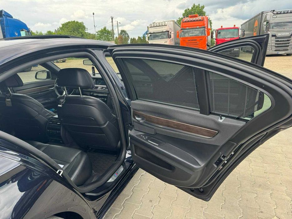 BMW Seria 7 750d xDrive M Performance, 5 butoane