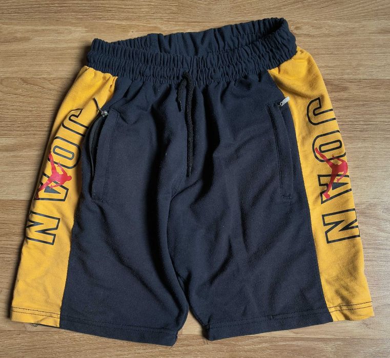 Pantaloni scurți, mărimea L