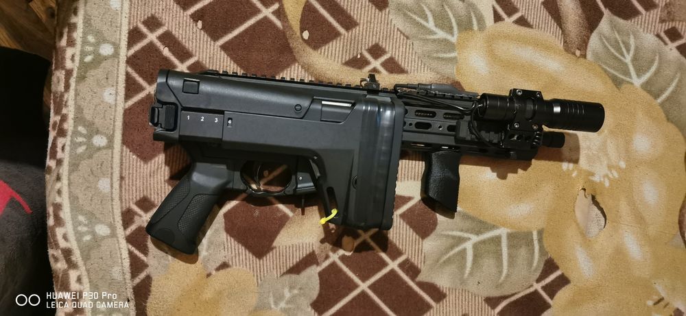Airsoft UTR 45  6mm