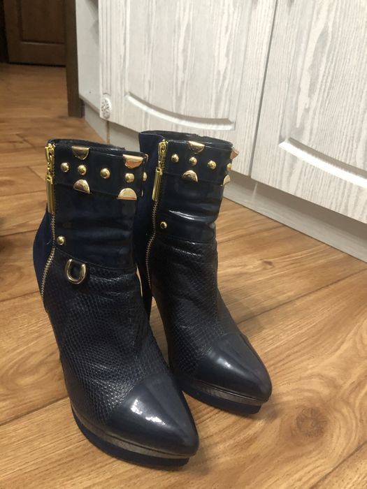 Осенние сапожки Versace