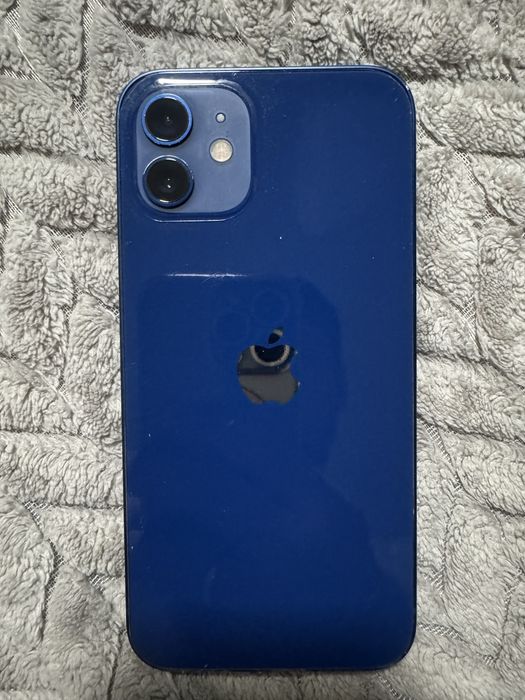 Продам Айфон 12 blue