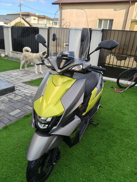 Vând scuter suzuki avenis 125