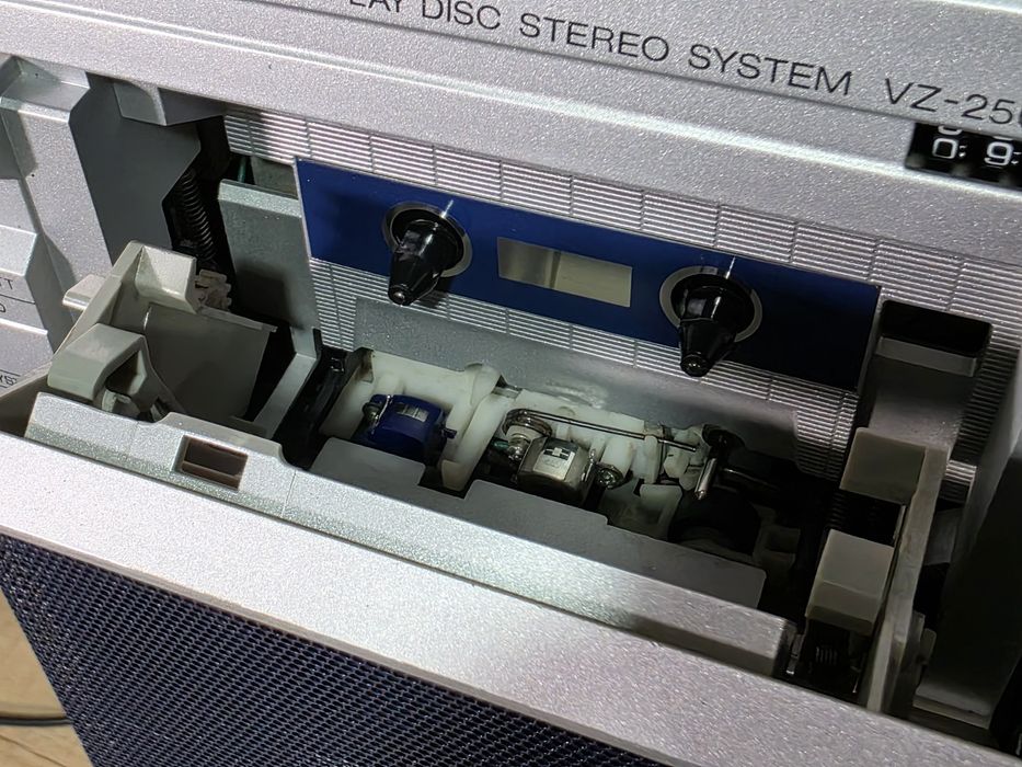 Boombox SHARP VZ-2500, Pick-up autoreverse both, casetofon, radio,hifi