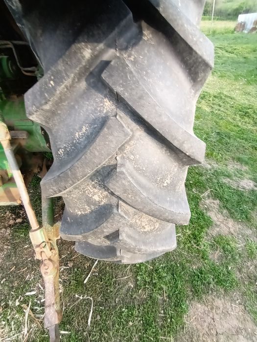 Vând  John Deere