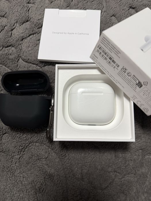 Airpods 4 active noise cancellation