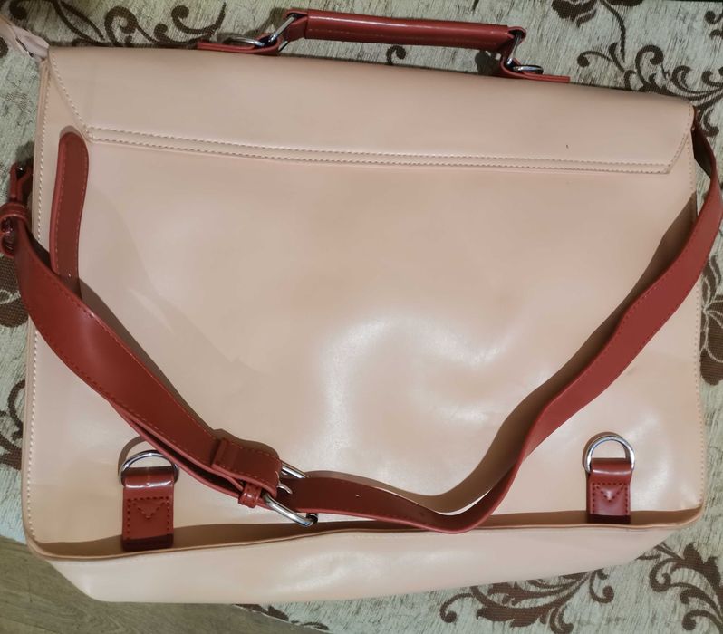 Чанта от веган кожа винтидж дизайн нова, кокетна и красива