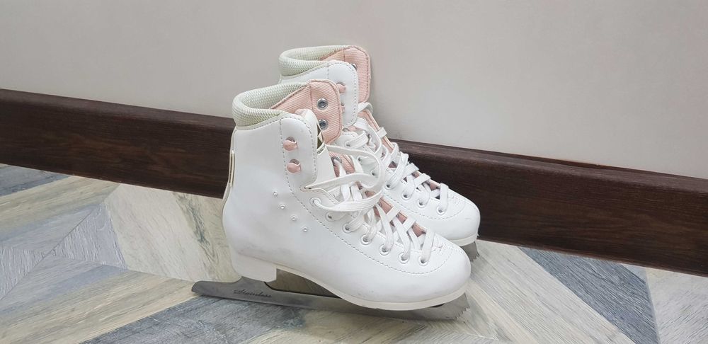 Коньки фигурные в отличном состоянии