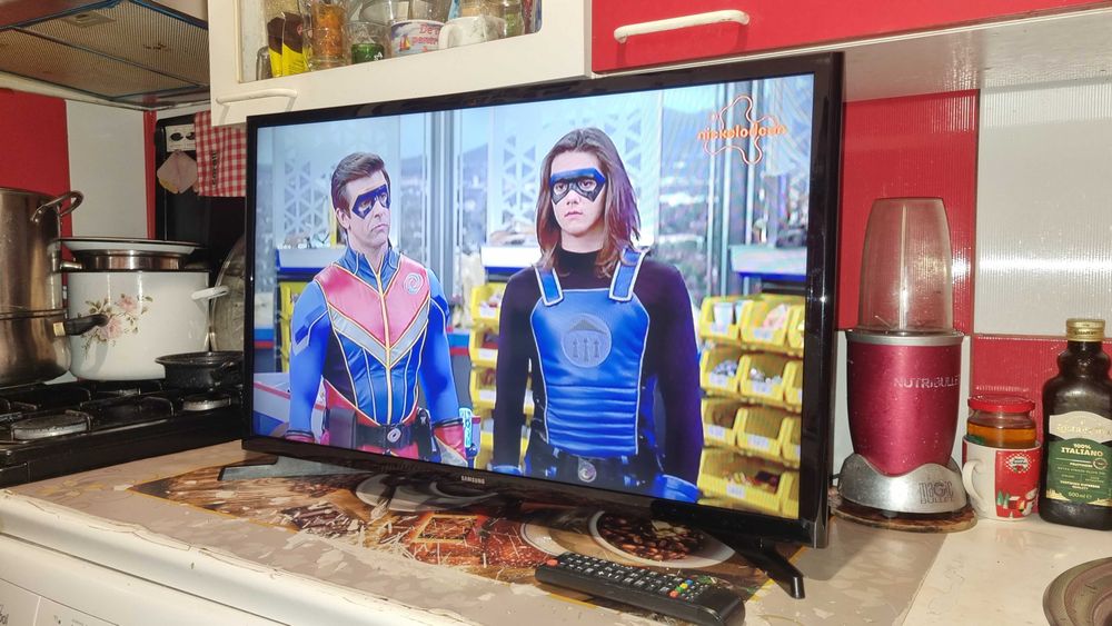 Samsung 81 cm = 350 lei