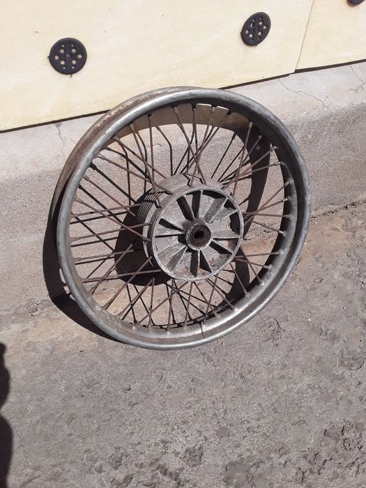 Динамики маленькие.