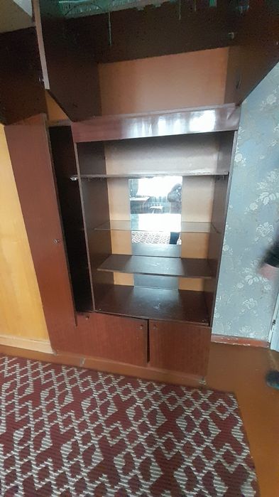 Шкаф -сервант полированный продам