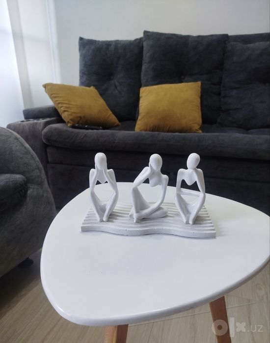 Фигурки из гипса мыслители на полку